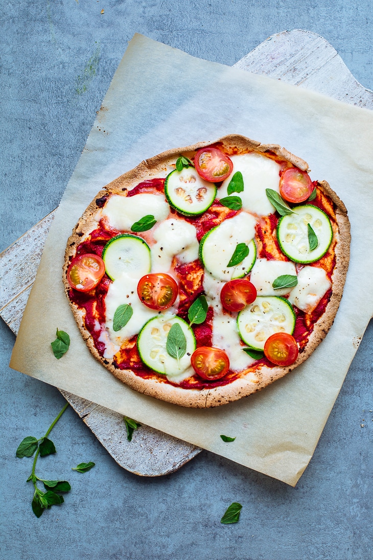 Flatbread-pizza met courgette