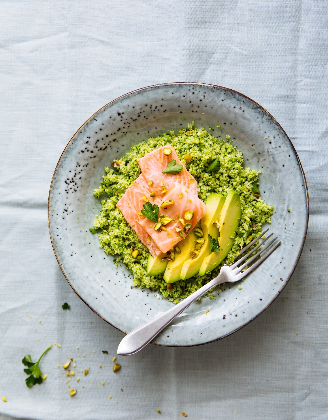 Broccolicouscous met ceviche van zalm