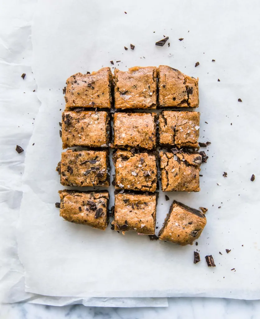 Blondies met pindakaas en amandelpasta (gluten- en lactosevrij)