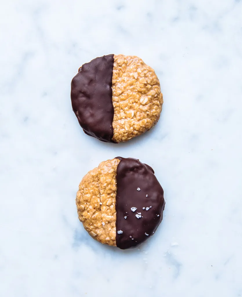 Snelle gezonde pindakoekjes met chocolade (10 minuten!)