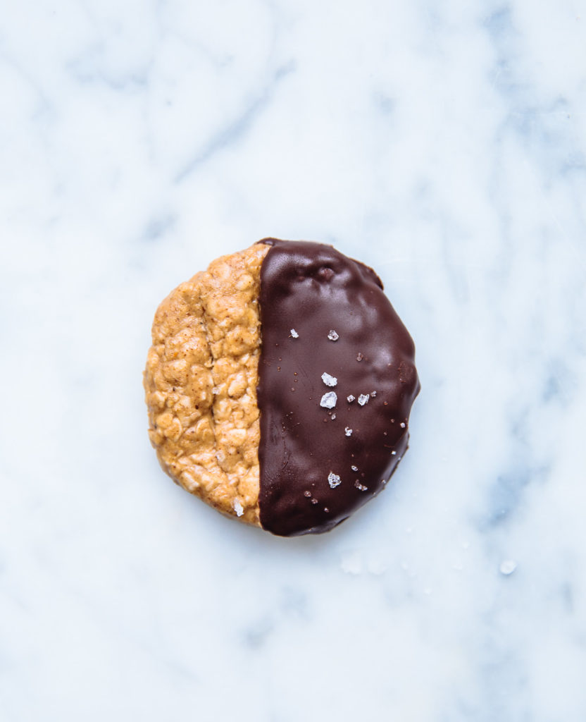 Snelle gezonde pindakoekjes met chocolade (10 minuten!)