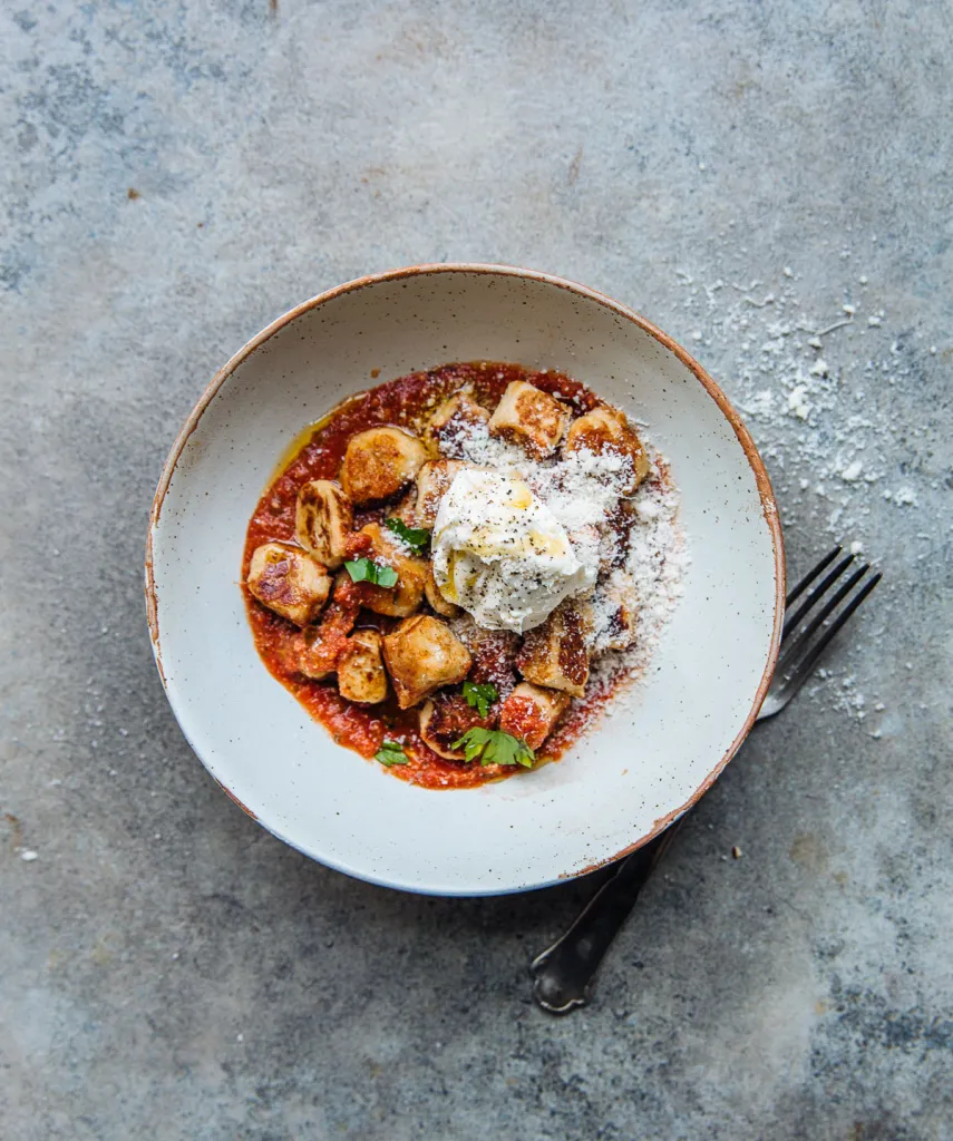 Bloemkool gnocchi met romescosaus