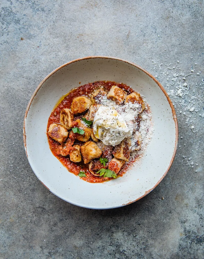 Bloemkool gnocchi met romescosaus