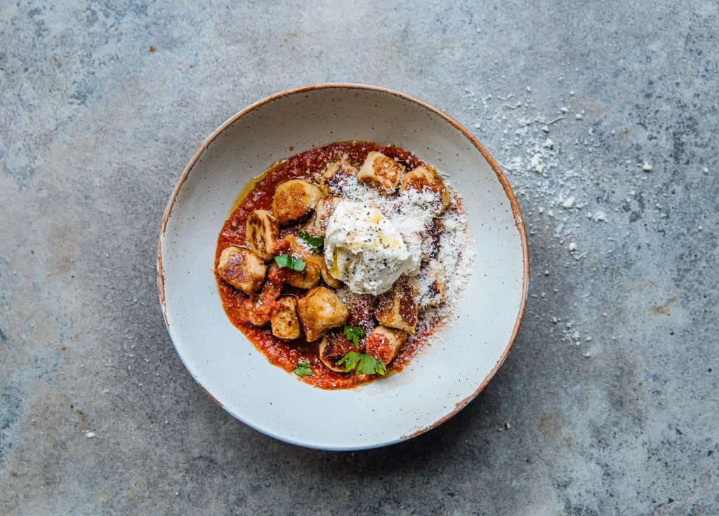 Bloemkool gnocchi met romescosaus