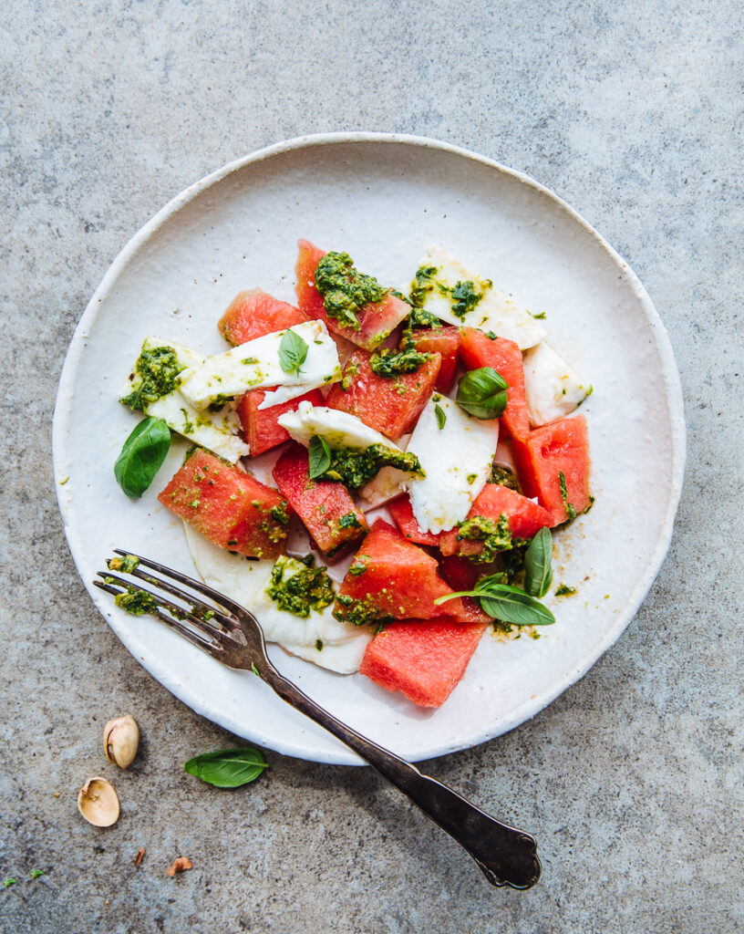 Salade van watermeloen, halloumi & pistachepesto