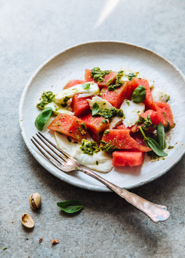 Salade van watermeloen, halloumi & pistachepesto