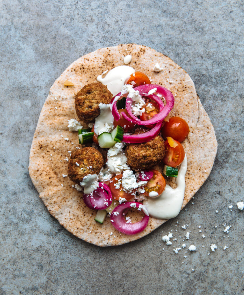 Falafel-wraps met flatbread en feta