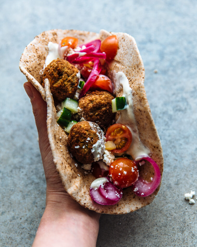 Falafel-wraps met flatbread en feta