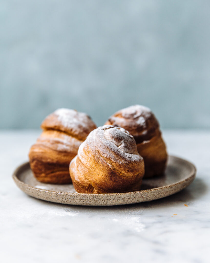 Cruffins met ricotta en lemon curd