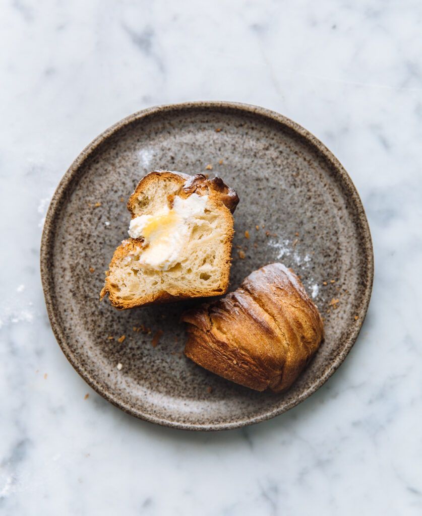 Cruffins met ricotta en lemon curd