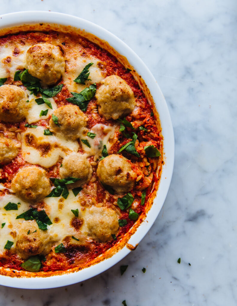 Kip-gehaktballetjes uit de oven met mozzarella